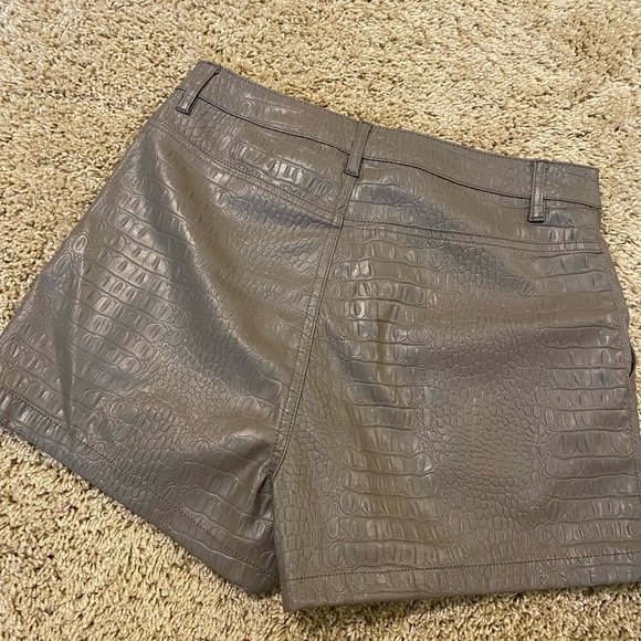 DARK GRAY MISSGUIDED CROC LEATHER SHORTS/ WORN ONCE/ SIZE US 4 - Picture 3 of 4